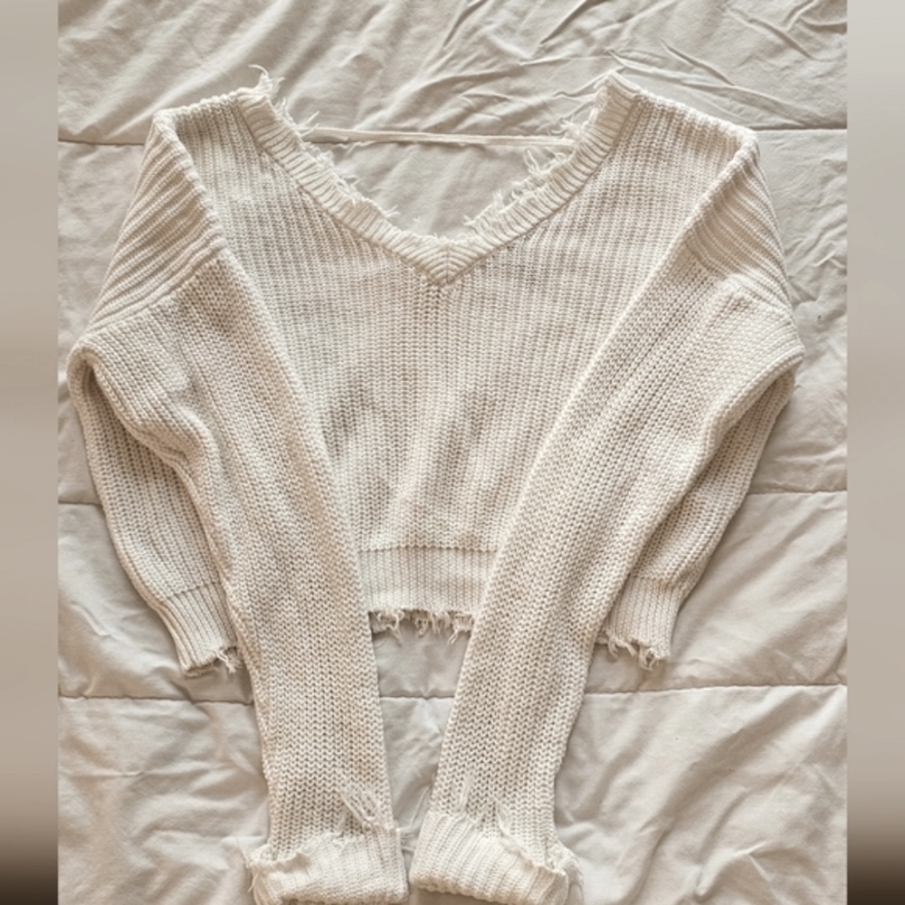 Forever 21 White Cropped V-neck Knitted Sweater size Small